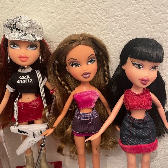 Bratz dolls with original accessories - Picture 1 of 3